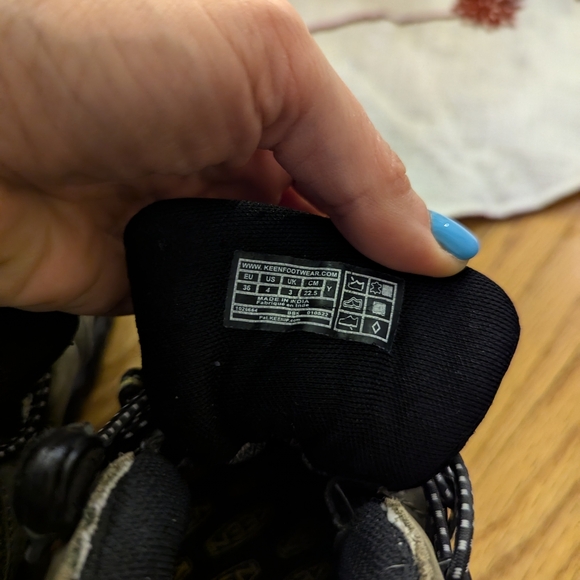 🥾 Lightly-used Keens 🥾 - Picture 8 of 8